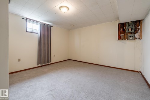 8836 150 Avenue Nw, Edmonton, AB 