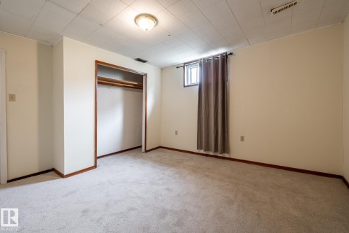 8836 150 Avenue Nw, Edmonton, AB 