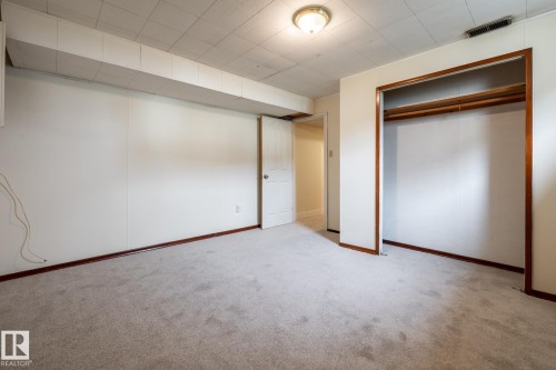 8836 150 Avenue Nw, Edmonton, AB 