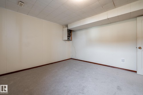 8836 150 Avenue Nw, Edmonton, AB 