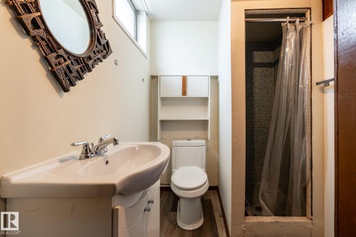 8836 150 Avenue Nw, Edmonton, AB 