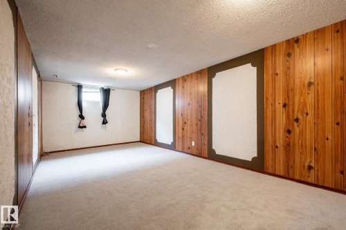 8836 150 Avenue Nw, Edmonton, AB 