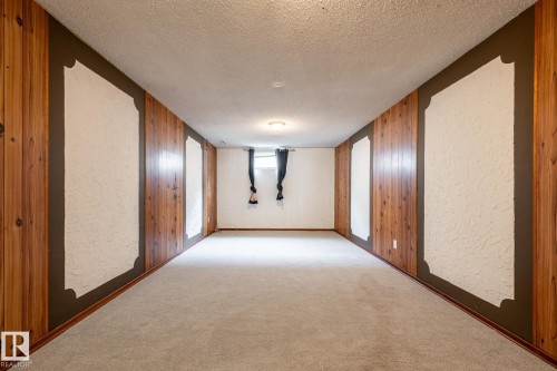 8836 150 Avenue Nw, Edmonton, AB 