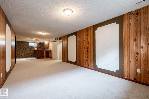 8836 150 Avenue Nw, Edmonton, AB 