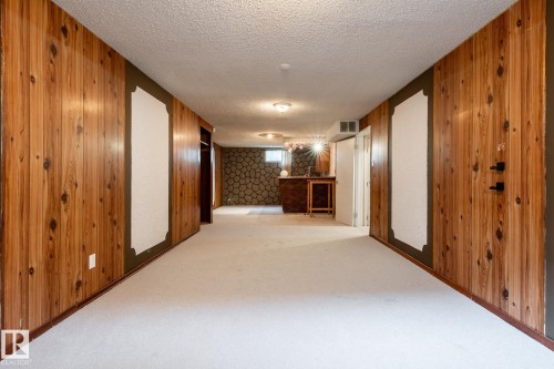 8836 150 Avenue Nw, Edmonton, AB 