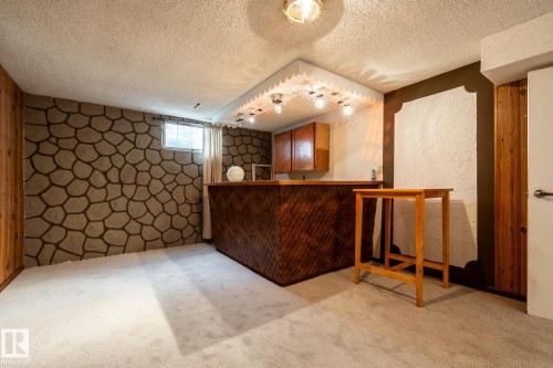 8836 150 Avenue Nw, Edmonton, AB 