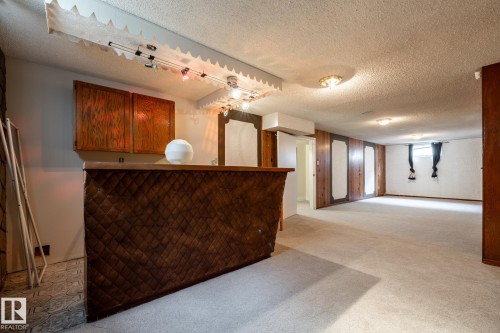 8836 150 Avenue Nw, Edmonton, AB 
