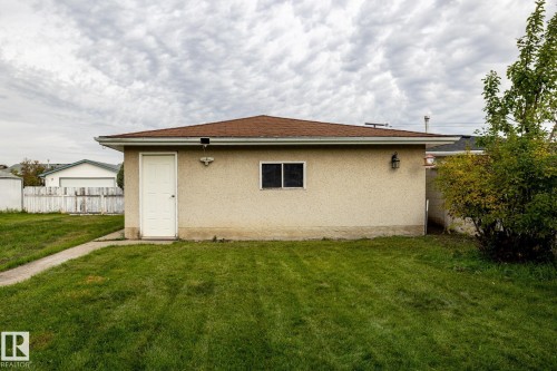 8836 150 Avenue Nw, Edmonton, AB 