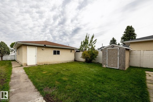 8836 150 Avenue Nw, Edmonton, AB 
