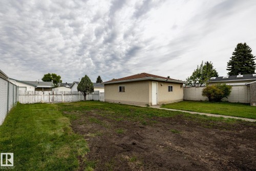 8836 150 Avenue Nw, Edmonton, AB 