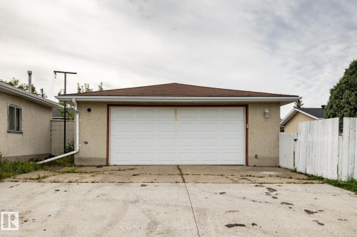 8836 150 Avenue Nw, Edmonton, AB 