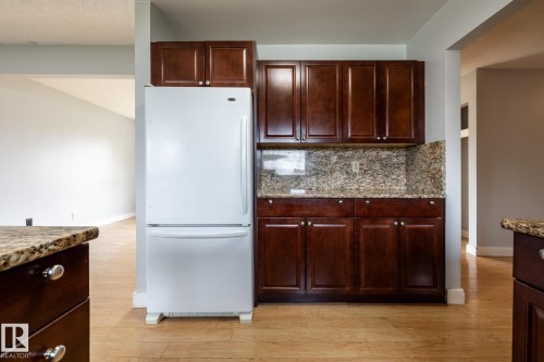 8836 150 Avenue Nw, Edmonton, AB 