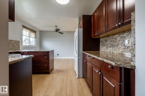 8836 150 Avenue Nw, Edmonton, AB 