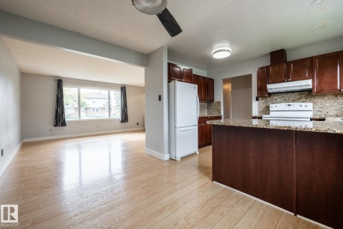 8836 150 Avenue Nw, Edmonton, AB 