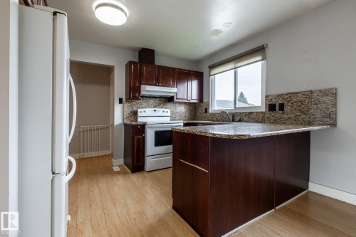 8836 150 Avenue Nw, Edmonton, AB 