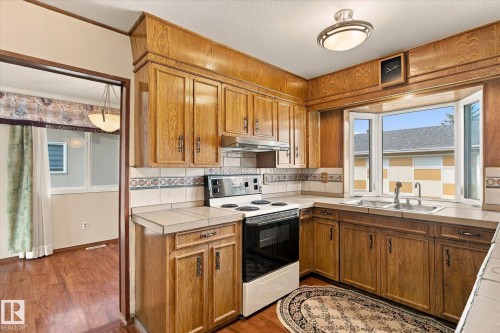 7612 40 Avenue Nw, Edmonton, AB 