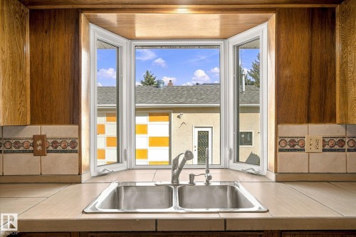 7612 40 Avenue Nw, Edmonton, AB 