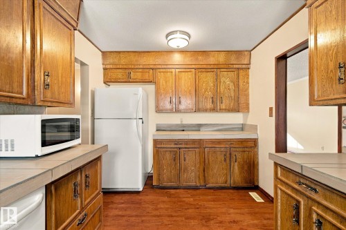 7612 40 Avenue Nw, Edmonton, AB 