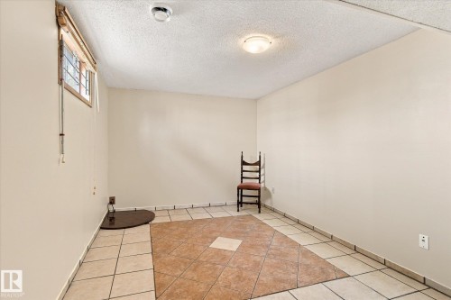 7612 40 Avenue Nw, Edmonton, AB 