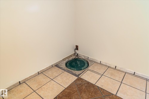 7612 40 Avenue Nw, Edmonton, AB 