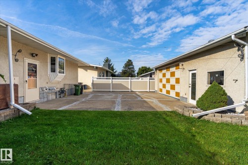 7612 40 Avenue Nw, Edmonton, AB 
