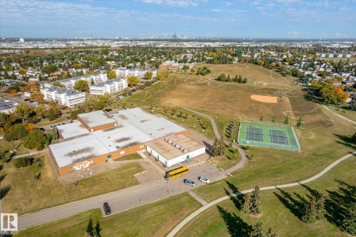 7612 40 Avenue Nw, Edmonton, AB 