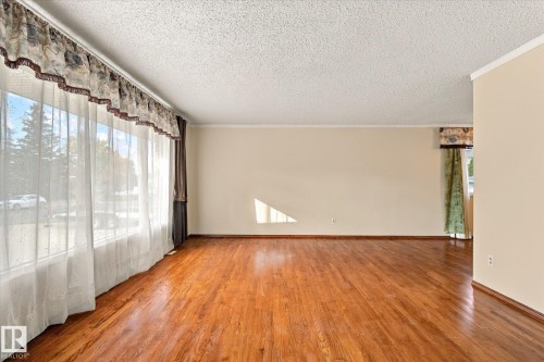 7612 40 Avenue Nw, Edmonton, AB 