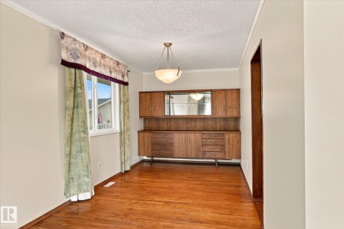 7612 40 Avenue Nw, Edmonton, AB 