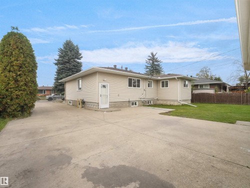 10307 135 Avenue Nw, Edmonton, AB 