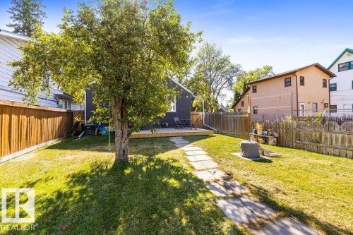 10706 75 Avenue Nw, Edmonton, AB 
