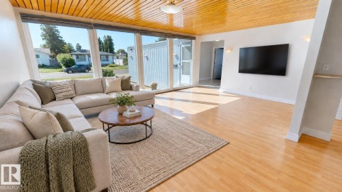 8204 14 Avenue Nw, Edmonton, AB 