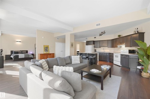 #302 10106 105 St Nw, Edmonton, AB 