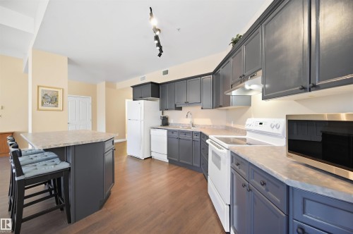 #302 10106 105 St Nw, Edmonton, AB 