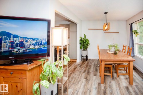 Wood-finish flooring, recessed lighting, modern pendant light fixture, and dedicated dining area - 8 Ash Crescent, St. Albert, AB 