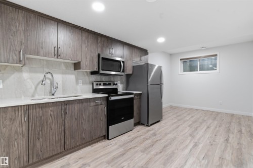 8805 Carson Way Sw, Edmonton, AB 