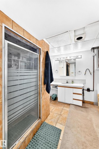 Full shower enclosure with tiled surround - 44 Habitat Crescent Nw, Edmonton, AB 