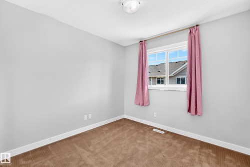 Neutral wall color, carpeted flooring, and a single window - #39 7289 South Terwillegar Nw, Edmonton, AB 