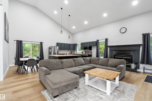 213 2Nd Avenue, Rural Wetaskiwin County, AB 
