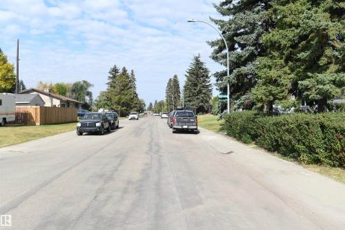Located on a quiet street in Gold Bar, with a view of downtown from the front door, this is a great value, on a great home - 10243 42 Street Nw, Edmonton, AB 