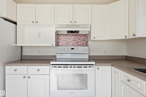 11615 8 Avenue Nw, Edmonton, AB 