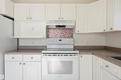 11615 8 Avenue Nw, Edmonton, AB 