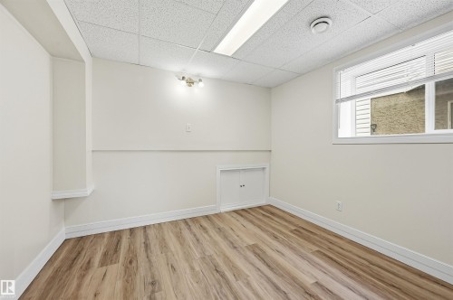 11615 8 Avenue Nw, Edmonton, AB 