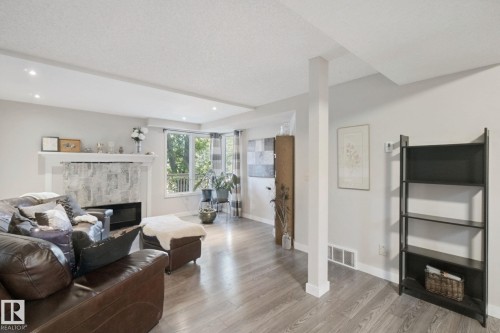 14812 43 Avenue Nw, Edmonton, AB 