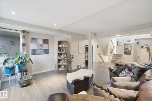 14812 43 Avenue Nw, Edmonton, AB 