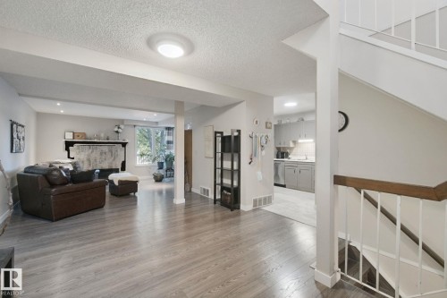 14812 43 Avenue Nw, Edmonton, AB 