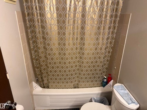 Built-in bathtub with tiled surround - #414 3611 145 Av Nw, Edmonton, AB 