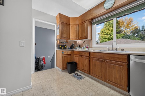 4 Greystone Crescent, Sherwood Park, AB 