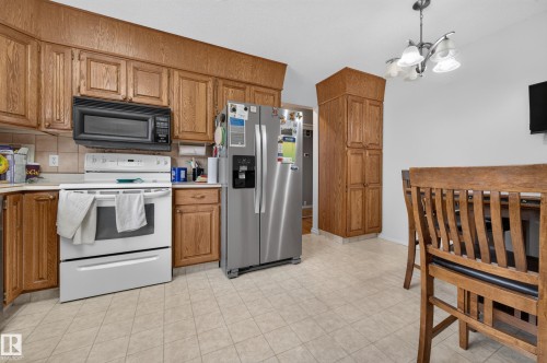 4 Greystone Crescent, Sherwood Park, AB 