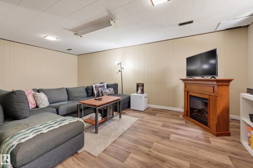 Wood-finish flooring throughout - 13655 122 Avenue Nw, Edmonton, AB 