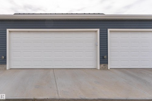 2420 Trumpeter Way Nw, Edmonton, AB 